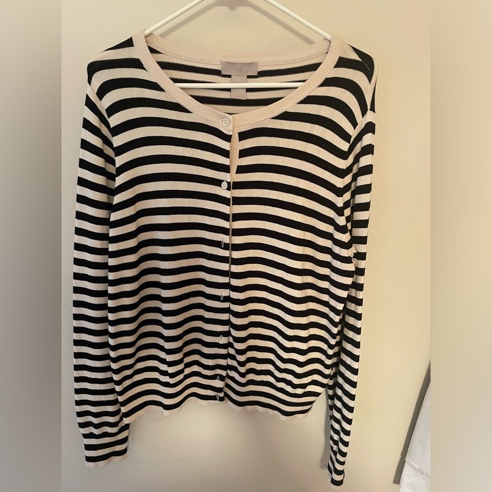 Women’s H&M light beige/black cardigan size XL.  Excellent condition